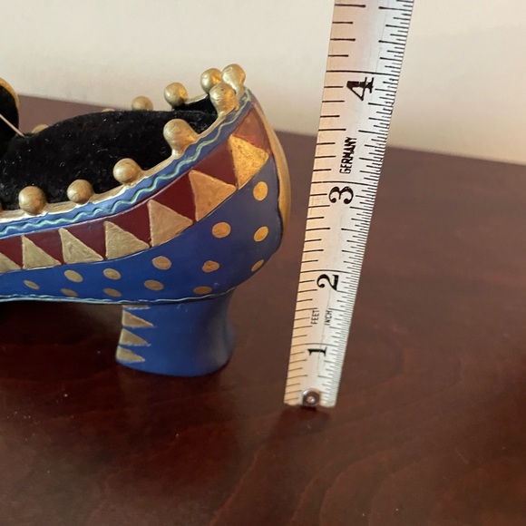 VTG pincushion is in ceramic Victorian shoe - Picture 6 of 8